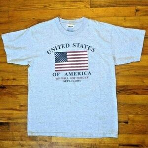 Mens T shirt gray Vintage SEPT 11 2001 MEMORIAL SHIRT Size L, short sleeve